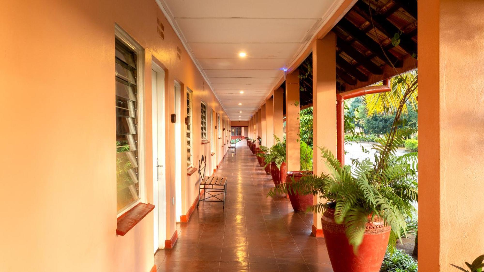 Masindi Hotel Экстерьер фото