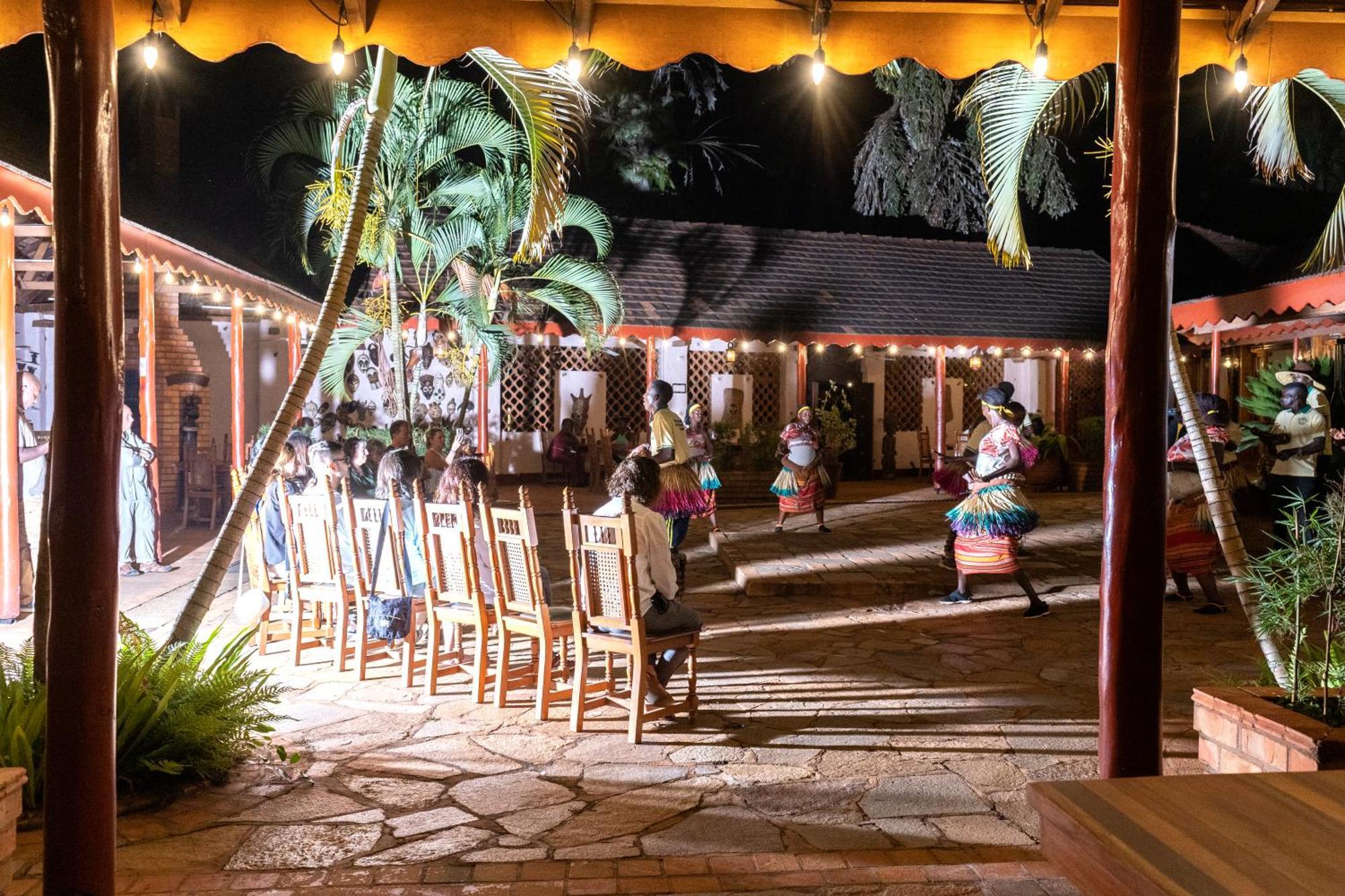 Masindi Hotel Экстерьер фото