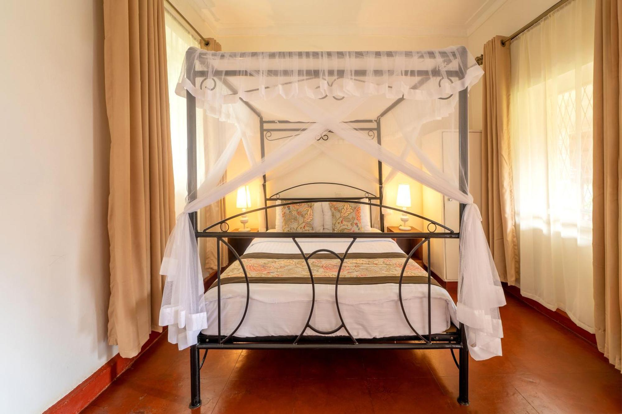 Masindi Hotel Экстерьер фото