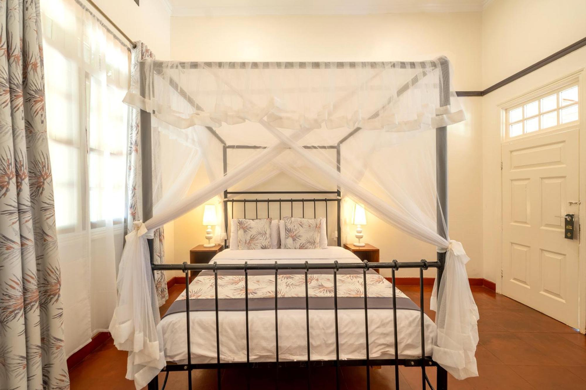 Masindi Hotel Экстерьер фото