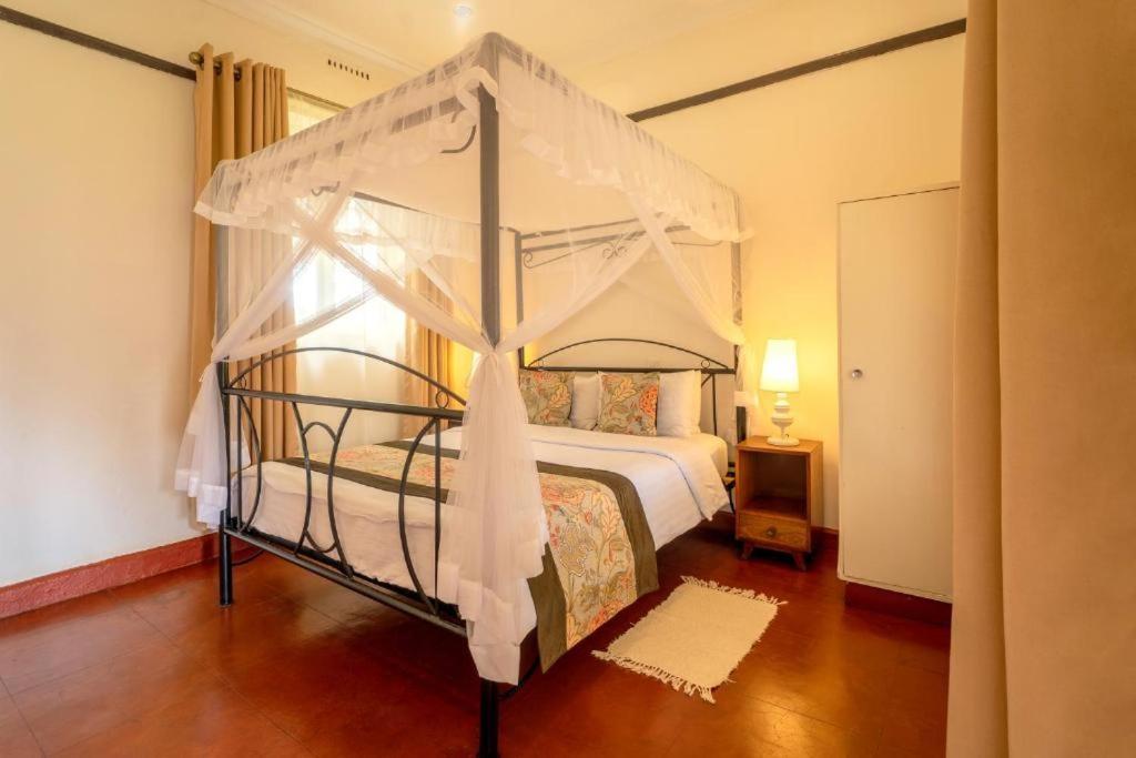Masindi Hotel Экстерьер фото